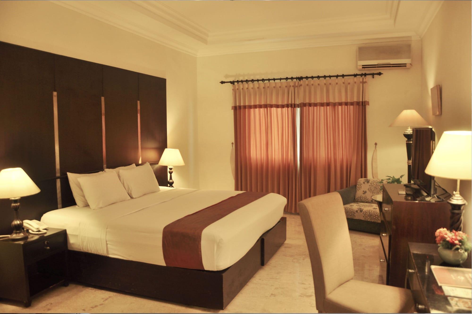 Royal Hotel And Convention Tretes Prigen Ngoại thất bức ảnh