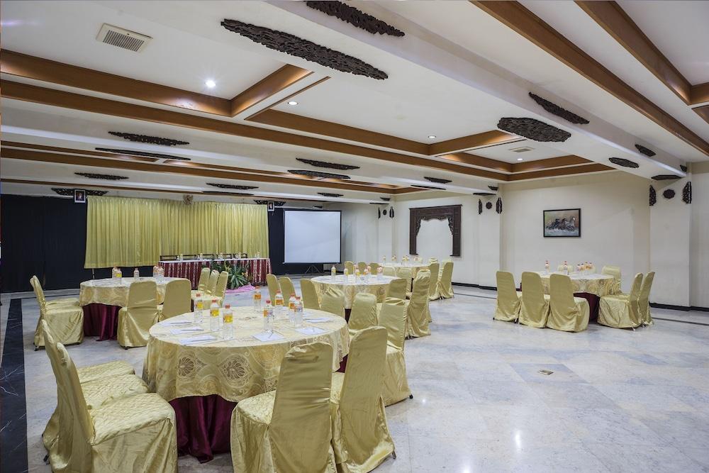 Royal Hotel And Convention Tretes Prigen Ngoại thất bức ảnh