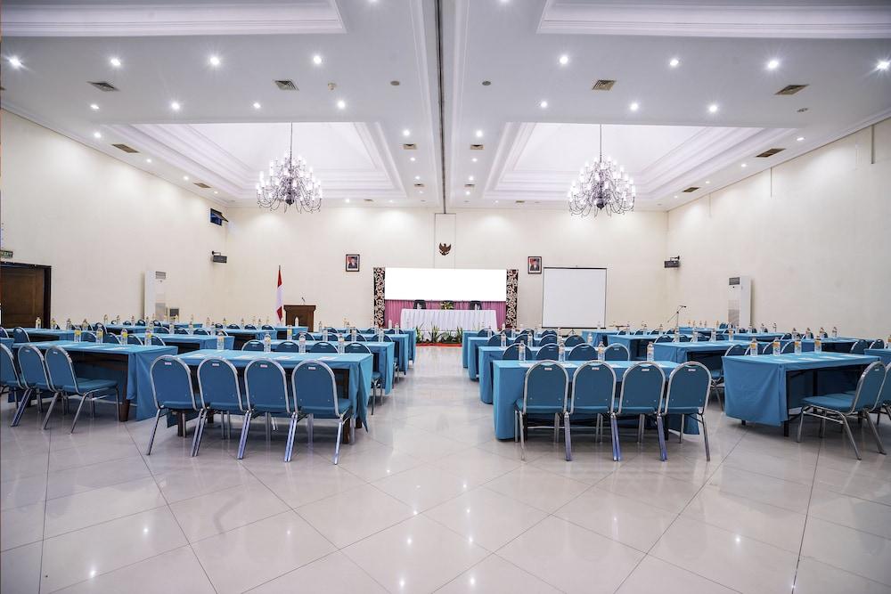 Royal Hotel And Convention Tretes Prigen Ngoại thất bức ảnh