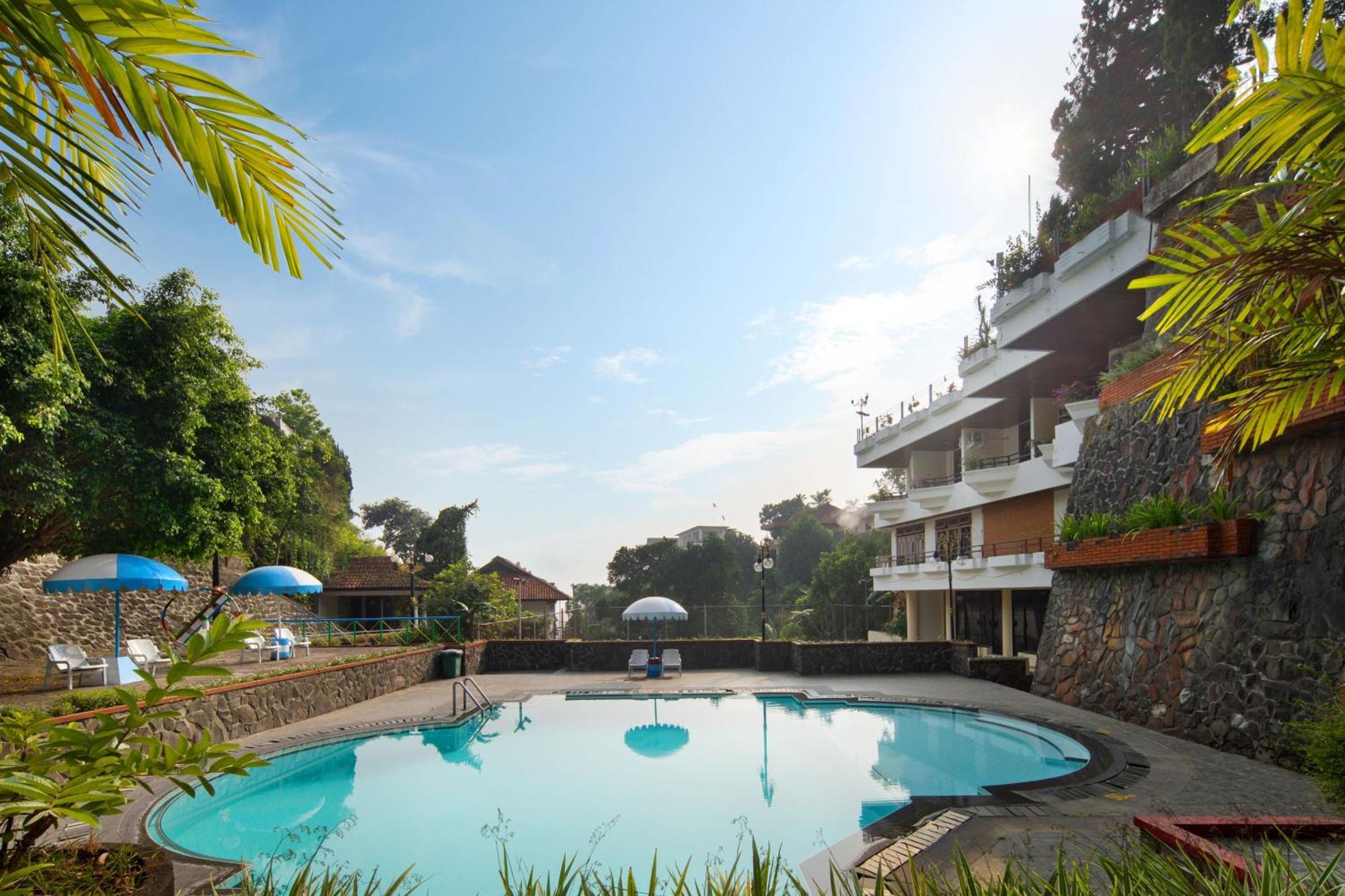 Royal Hotel And Convention Tretes Prigen Ngoại thất bức ảnh
