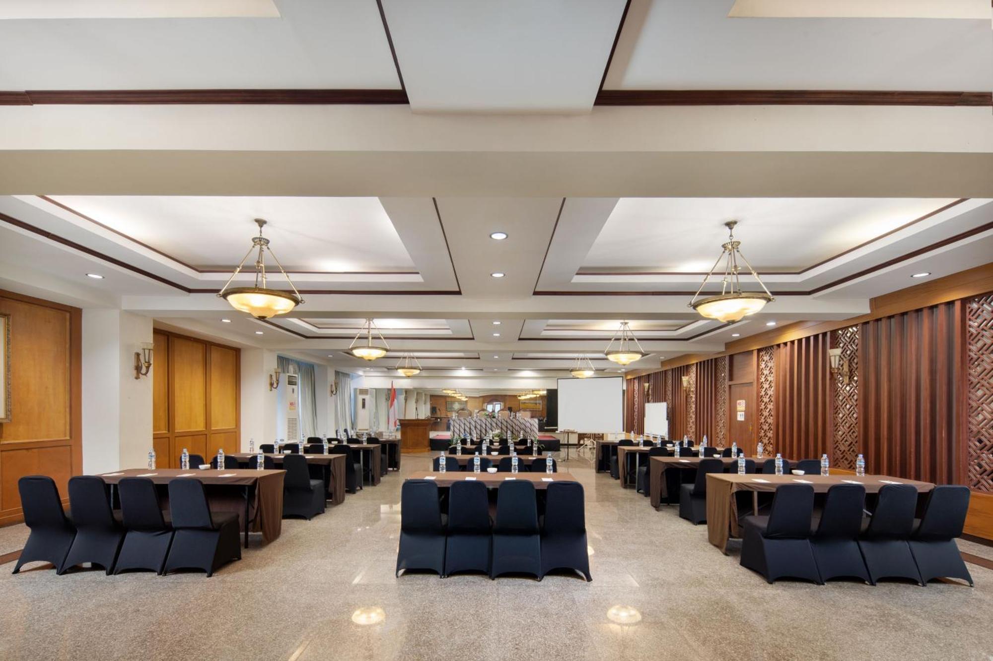 Royal Hotel And Convention Tretes Prigen Ngoại thất bức ảnh