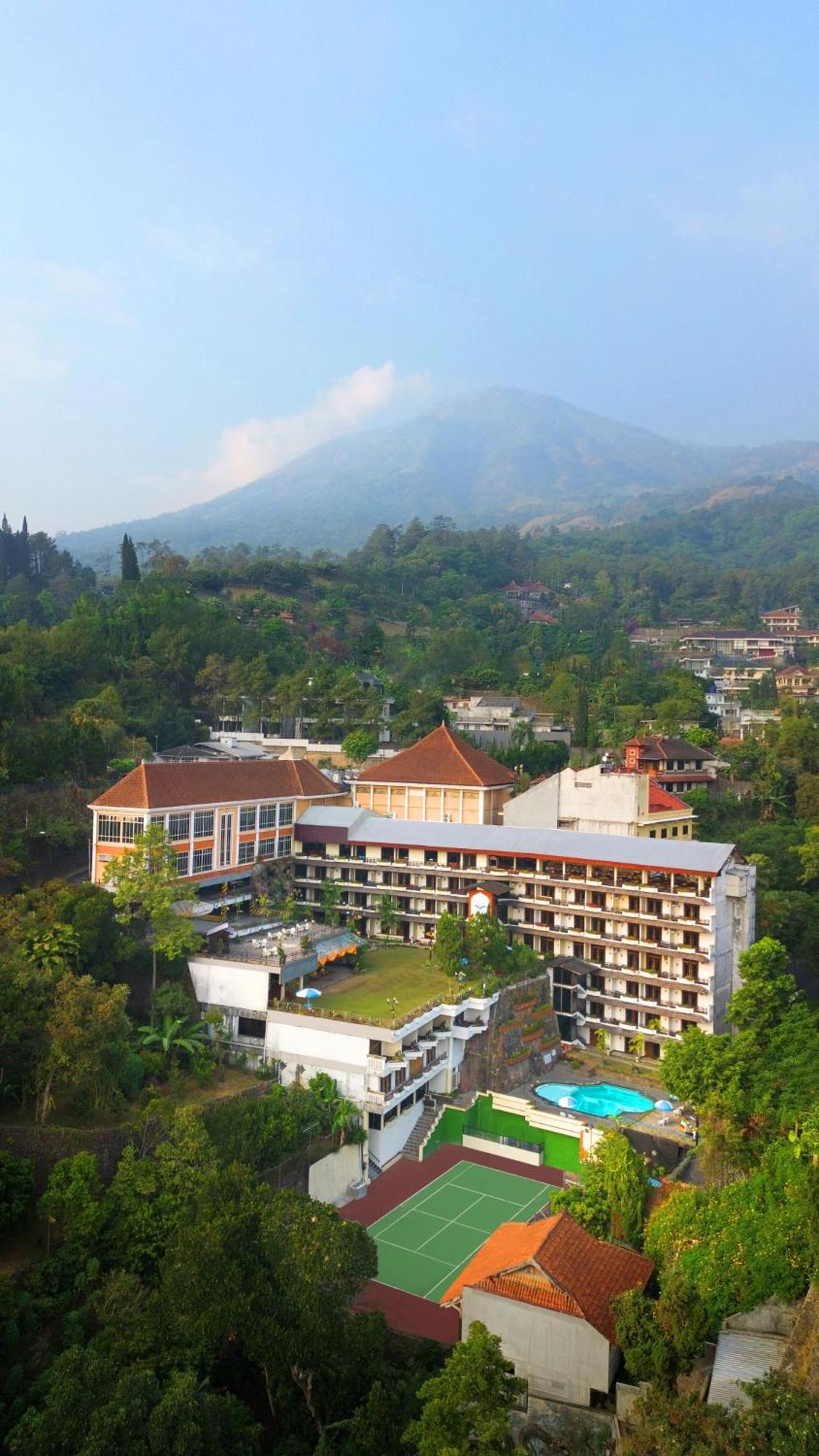 Royal Hotel And Convention Tretes Prigen Ngoại thất bức ảnh