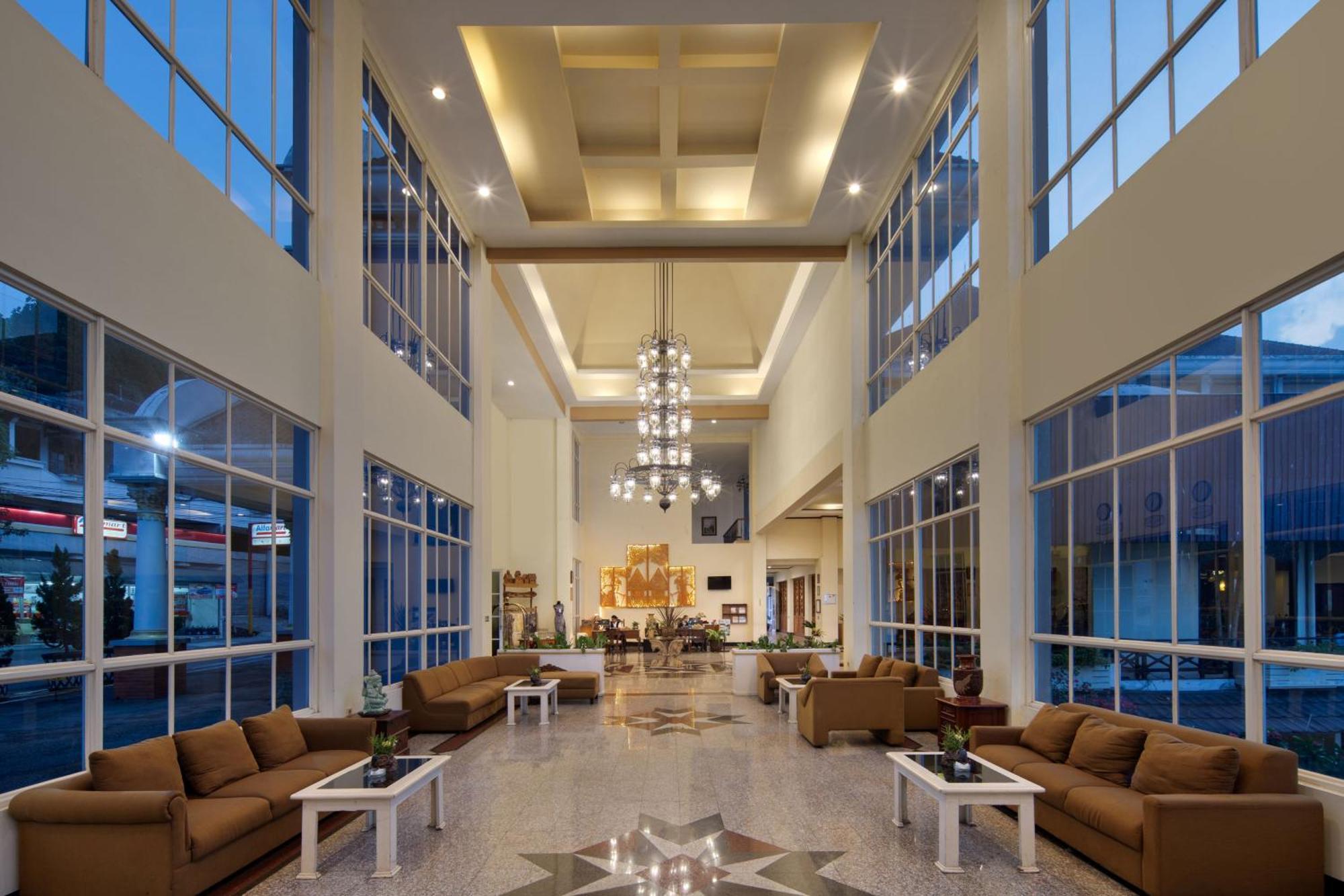 Royal Hotel And Convention Tretes Prigen Ngoại thất bức ảnh