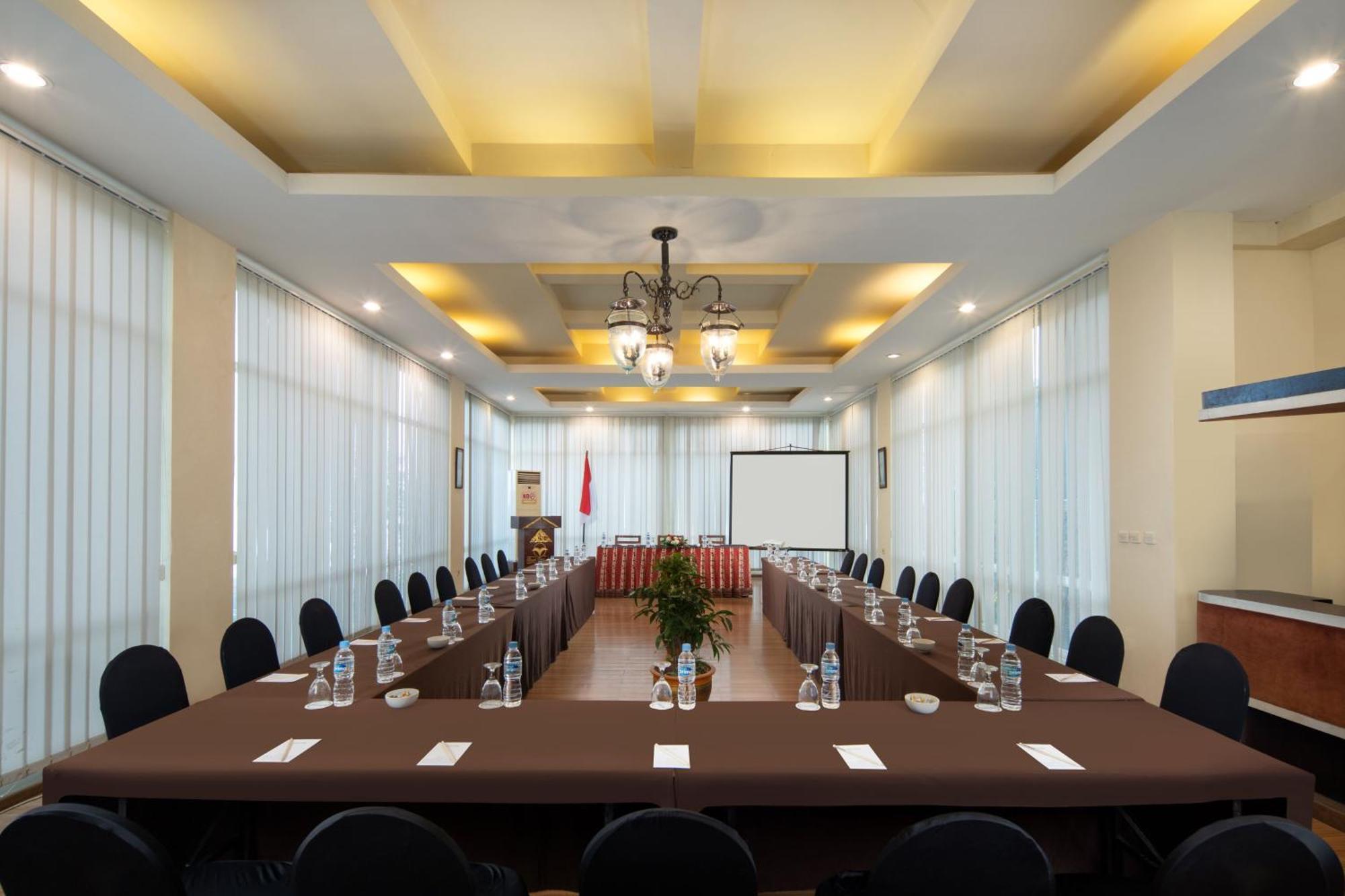 Royal Hotel And Convention Tretes Prigen Ngoại thất bức ảnh