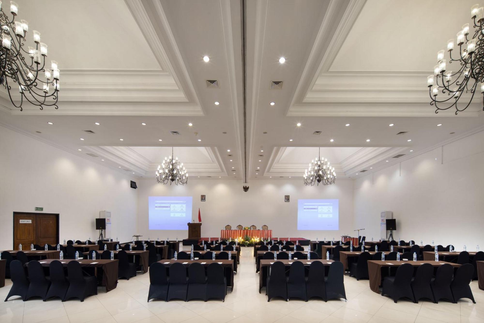 Royal Hotel And Convention Tretes Prigen Ngoại thất bức ảnh