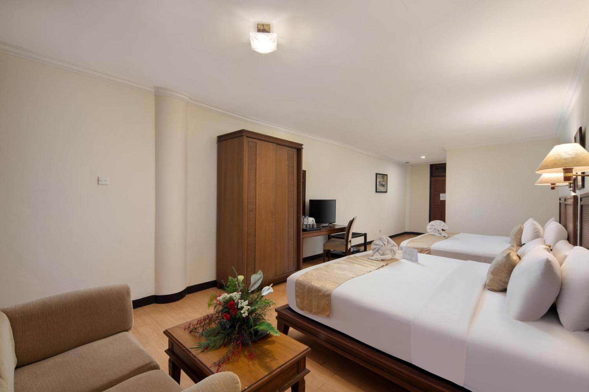 Royal Hotel And Convention Tretes Prigen Ngoại thất bức ảnh