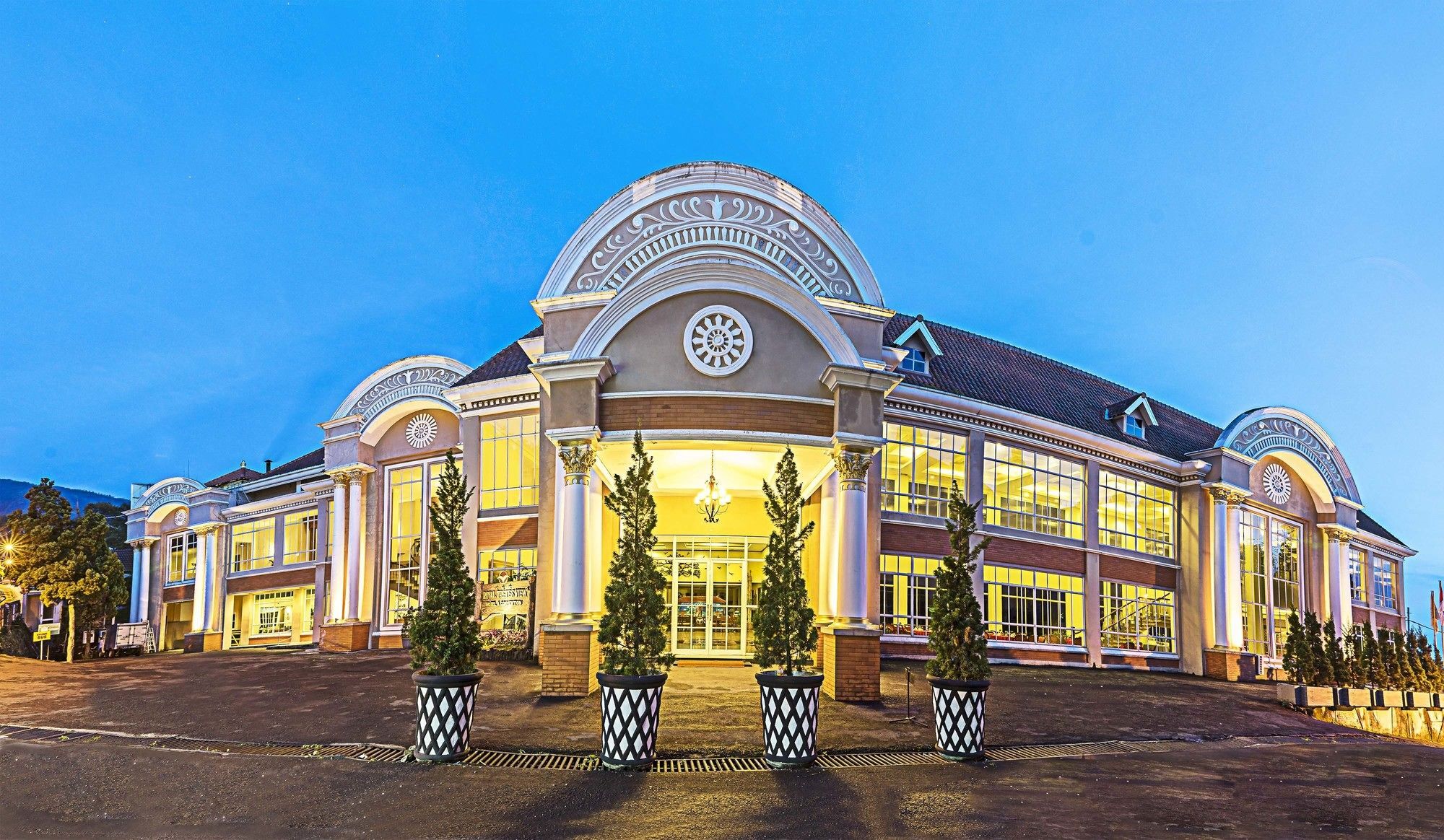 Royal Hotel And Convention Tretes Prigen Ngoại thất bức ảnh